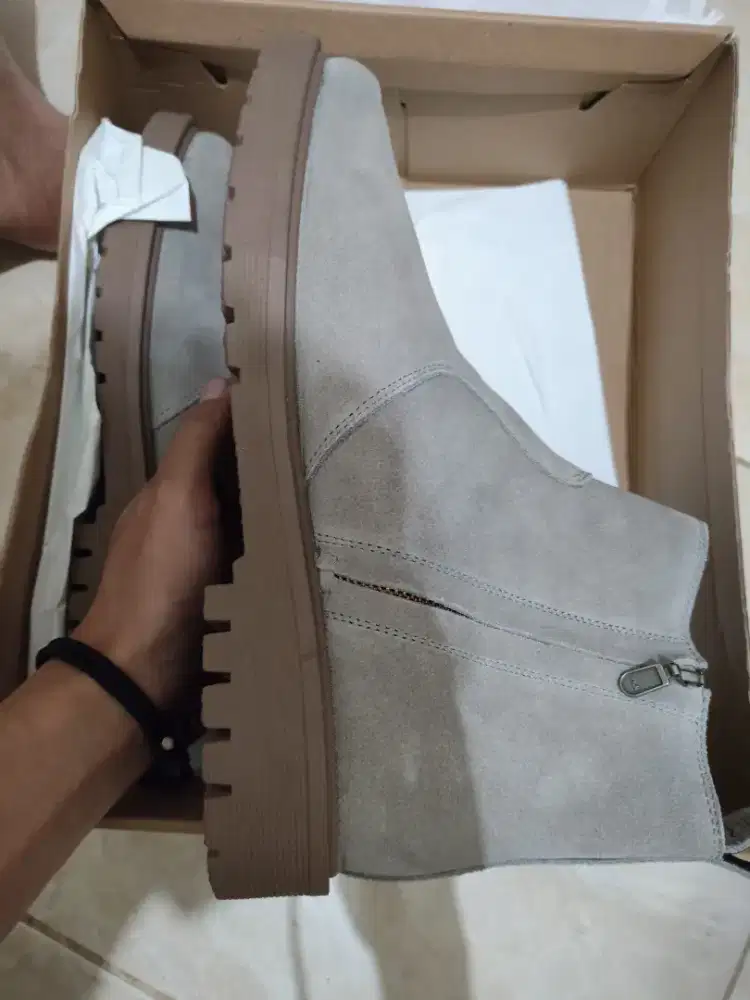 sepatu chelsea boots suede SIGNORE/SGNR (GREY)