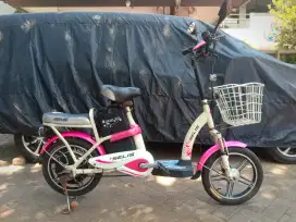 Sepeda listrik selis siap pakai