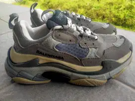 Balenciaga Triple S sz 35 ex display toko