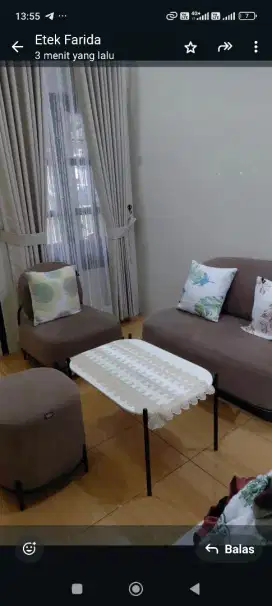 Satu set sofa informa