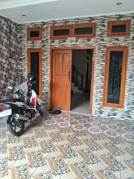 Disewakan Rumah 3 Lantai