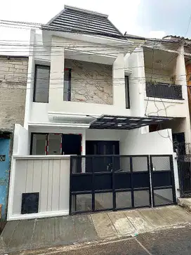 Rumah Dijual di Mampang Prapatan Jakarta Selatan - Dekat Senayan Park