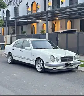 Mercedes-Benz E230 1997 Bensin