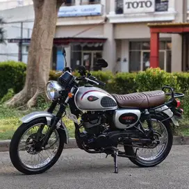 KAWASAKI W175 SE SILVER 2022 KM 9K PAJAK PANJANG LIKE NEW