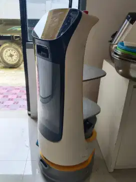 Robot Pengantar Makanan