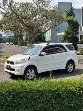 TOYOTA RUSH S M/T 2013 PUTIH TERAWAT ISTIMEWA