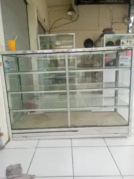 Etalase kaca murah