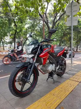 DIJUAL CASH YAMAHA VIXION KS TAHUN 2013 PAJAK IDUP SIAP PAKAI