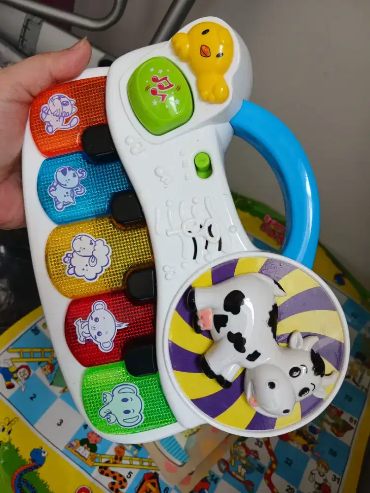 Mainan musik babyi