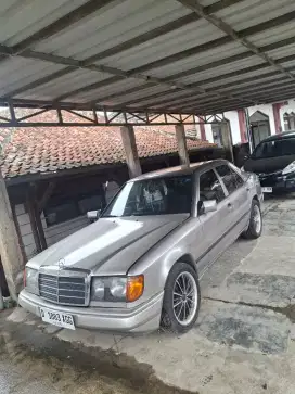 Mercedes benz 300E