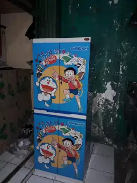 Lemari plastik karakter