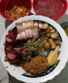 Cari kerja sebagai koki/tukang masak.