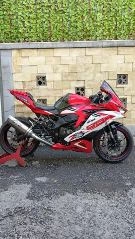 Zx25R ABS Red White limited