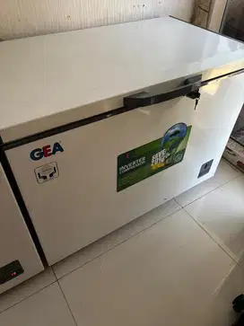Preloved GEA Chest Freezer Box AB-320-ltr-Chest Freezer 31iter