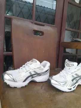 Sepatu asics kayano 14 size 42