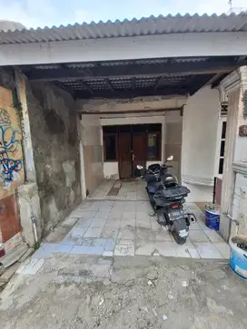 RUMAH TUA HITUNG TANAH DI UTAN KAYU MATRAMAN