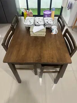 Meja makan informa dan 4 bangku 1 set