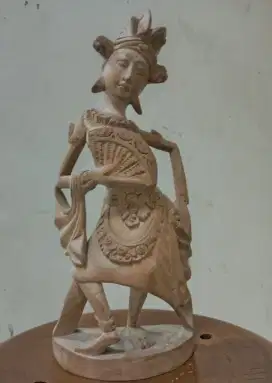 Patung kayu wanita