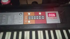 Yamaha PSR F50 keyboard