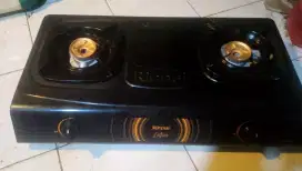 Kompor dua tungku