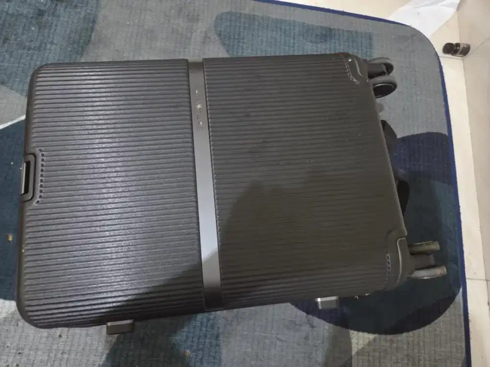SAMSONITE LIKE NEW