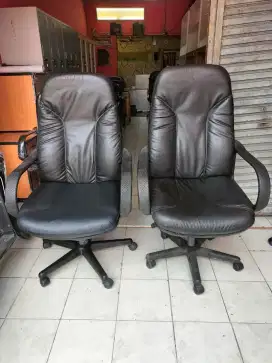 Kursi direktur kantor
