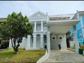 DISEWA RUMAH TAHUNAN 2 LANTAI FURNISHED PREMIUM SENTUL CITY SSR873