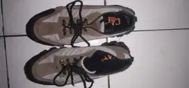 Sepatu safety 'Cat'
