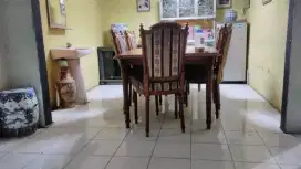 Jual 1 set Meja makan bekas dan kursi