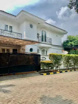Dijual rumah siap huni di cluster one gate system jalan palem indah