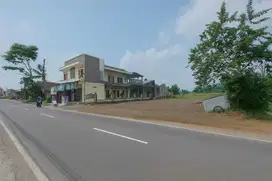 Tanah Jogja Pinggir Jl Pandowoharjo, SHM Pekarangan Dekat SCH