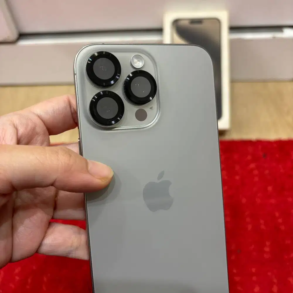 Dijual iPhone 15 PM ex iBox resmi Indonesia 256GB warna natural titani