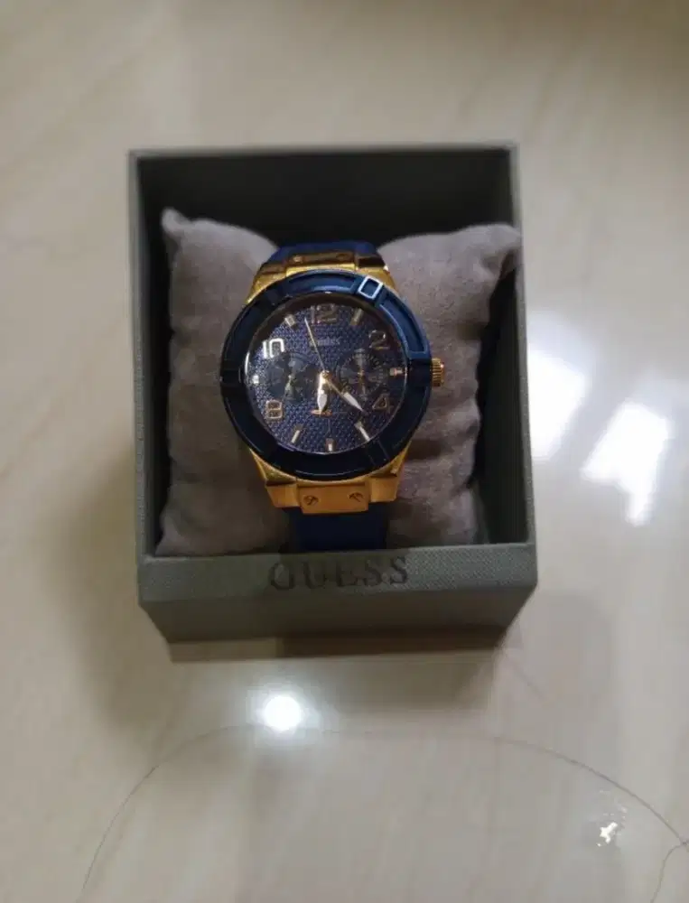 Jam tangan GUESS