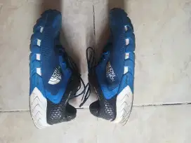 Jual sepatu ori TNF size 42