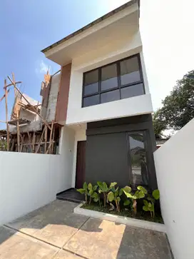 SUPER UNIK! Rumah Siap Huni dengan Tanah Luas & Konsep Layout Terlucu