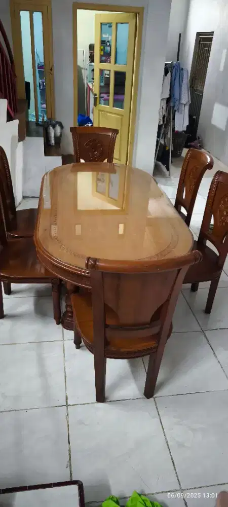 Meja makan jati