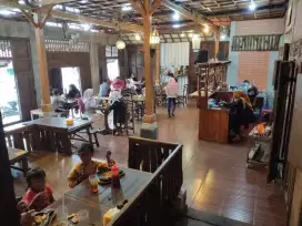 Disewakan belas warung dan tanah kosong.
