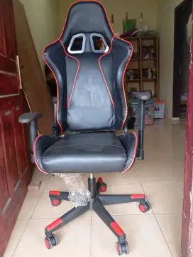 Kursi gaming dan meja 1/2 biro serta meja multi fungsi
