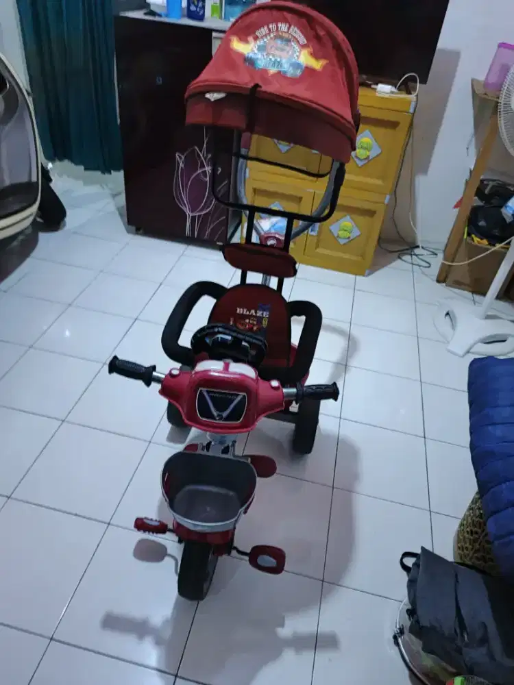 Sepeda roda tiga anak family