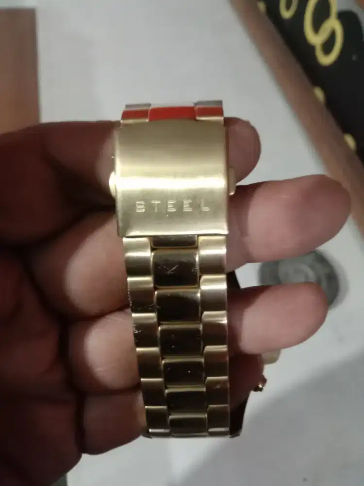 Jual jam tangan guess jarang dipakai...beli diluar negeri 324 euro