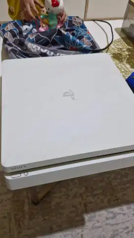 Dijual PS4 Slim 1TB Original Firmware. Ex pemakaian pribadi