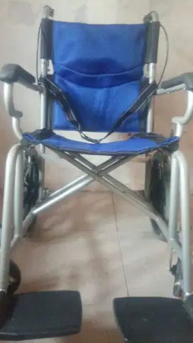 Kursi roda lipat