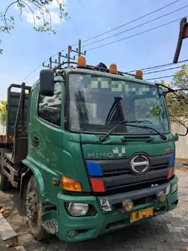 DIJUAL HINO RANGER TRACTOR HEAD SG 260 TAHUN 2015
