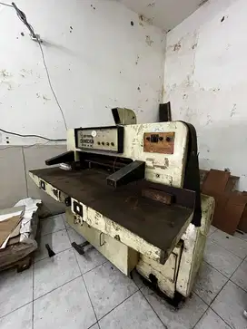 Mesting potong kertas Changchung