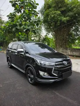 Innova Reborn Venturer Diesel 2019 AT