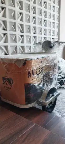 Karyawan Gerobak Kopi Keliling