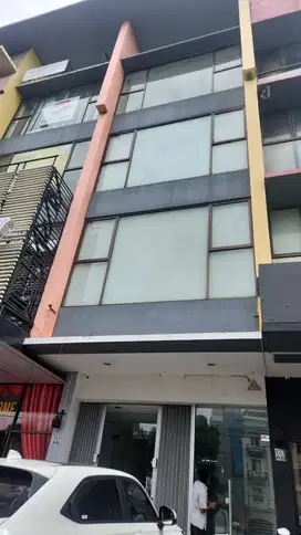 Sewakan gedung 4 lantai pinggir jalan besar dgn parkir basemen luas