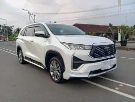 Zenix Q Hybrid Putih 2023