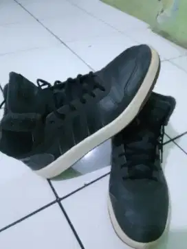 Sepatu Adidas second