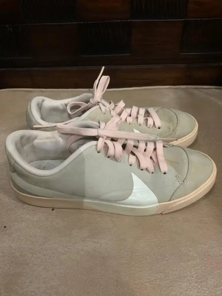 Preloved Sneaker Nike wanita. Size 39